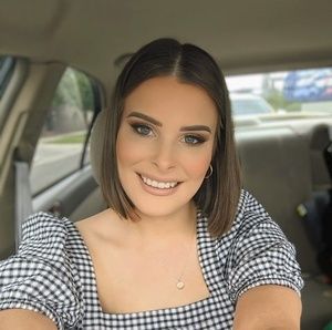 Meet your Posher, Felicity